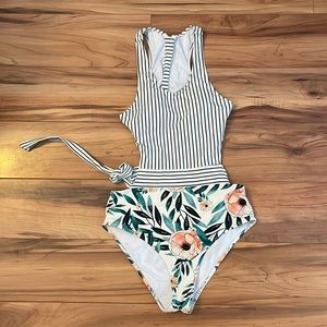 Cupshe One Piece Swimsuit M
